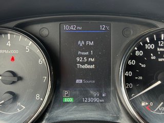 2020 Nissan Rogue SV in Montréal, Quebec - 2 - w320h240px