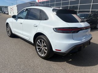 Porsche Macan  2024 à Lachenaie, Québec - 2 - w320h240px