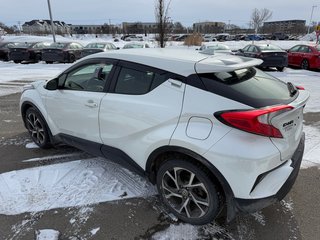 2021 Toyota C-HR XLE in Lachenaie, Quebec - 3 - w320h240px