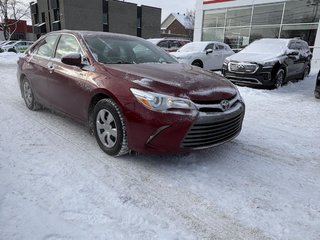 2015 Toyota Camry LE 57 000 KM SEULEMENT I 1 PROPRIO I SIEGES CHAUFFANTS I CAMERA I BLUETOOTH I in , Quebec - 2 - w320h240px