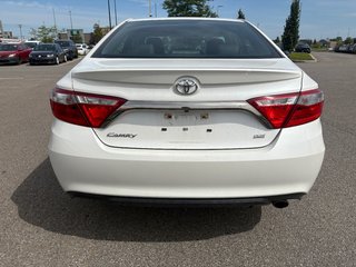 2017 Toyota Camry in Lachenaie, Quebec - 6 - w320h240px
