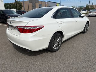 2017 Toyota Camry in Lachenaie, Quebec - 4 - w320h240px