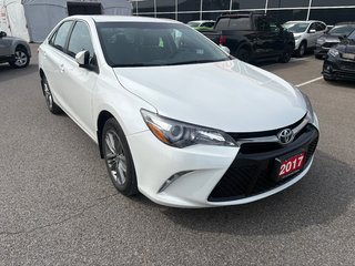 2017 Toyota Camry in Lachenaie, Quebec - 3 - w320h240px