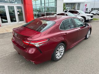 2018 Toyota Camry SE in Lachenaie, Quebec - 4 - w320h240px
