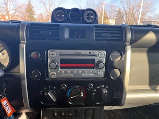 Toyota FJ Cruiser 4WD 4dr Auto 2012 à Montréal, Québec - 5 - w320h240px