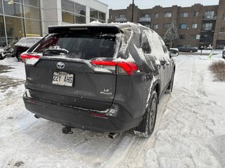 Toyota RAV4 LE HYBRID 2023 à Montréal, Québec - 4 - w320h240px