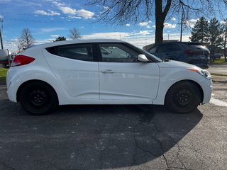 2016 Hyundai Veloster SE