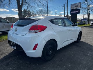 2016 Hyundai Veloster SE