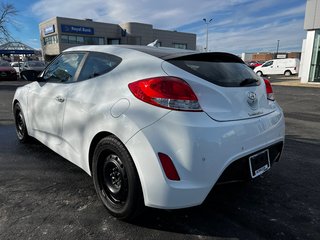 2016 Hyundai Veloster SE