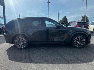 2025 Mazda CX-70 MHEV Signature - MCI Demo