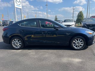 2018  Mazda3 SE