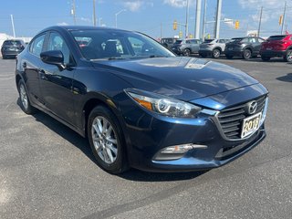 2018  Mazda3 SE