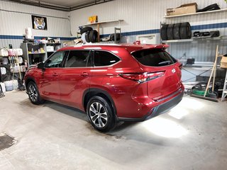 2020 Toyota Highlander in Jonquière, Quebec - 4 - w320h240px