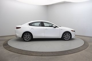 Mazda 3  2021 à Baie-Comeau, Québec - 3 - w320h240px