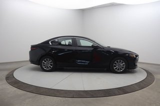 Mazda 3  2022 à Jonquière, Québec - 3 - w320h240px