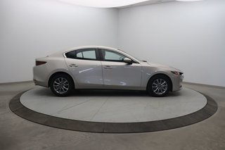 Mazda 3  2022 à Jonquière, Québec - 3 - w320h240px