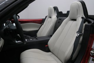 2023 Mazda MX-5 in Baie-Comeau, Quebec - 6 - w320h240px
