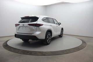 2024 Toyota Highlander in Baie-Comeau, Quebec - 4 - w320h240px