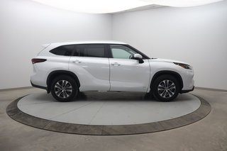 2024 Toyota Highlander in Baie-Comeau, Quebec - 3 - w320h240px