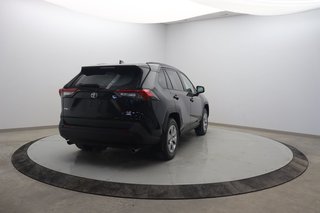 Toyota RAV4 LE 2021