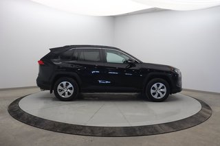 Toyota RAV4 LE 2021