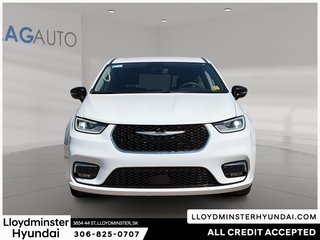 2024 Chrysler Pacifica Touring-L in Lloydminster, Saskatchewan - 2 - w320h240px