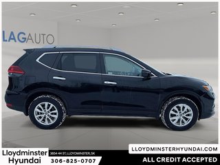 2019 Nissan Rogue SV in Lloydminster, Saskatchewan - 4 - w320h240px