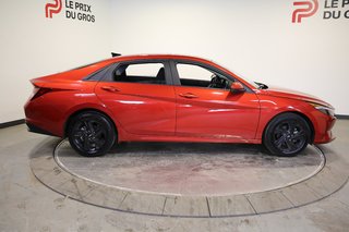 2022 Hyundai Elantra PREFERRED 2.0L Traction