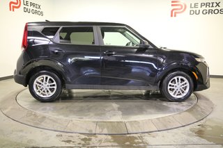 2022 Kia Soul LX 2.0L Traction