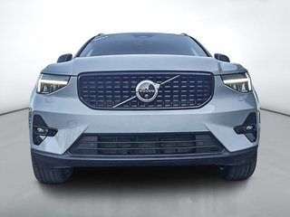 Volvo XC40 B5 PLUS AWD // DARK THEME 2.0L Traction intégrale 2024
