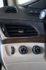 2018 Cadillac Escalade ESV in Montreal, Quebec - 16 - w320h240px