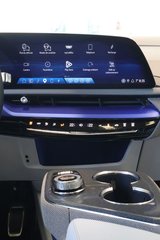 2025 Cadillac OPTIQ Luxury AWD in Montreal, Quebec - 5 - w320h240px