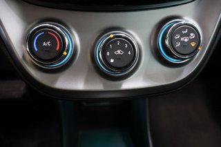 Chevrolet Spark  2017 à Montréal, Québec - 15 - w320h240px