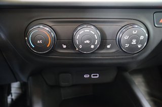 Chevrolet Trax  2024 à Montréal, Québec - 15 - w320h240px