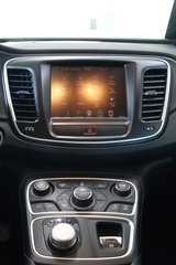 2016 Chrysler 200 Limited CERTIFIÉ ET INSPECTÉ in Montreal, Quebec - 5 - w320h240px