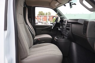 2026 GMC Savana Cutaway 3500 in Montreal, Quebec - 3 - w320h240px