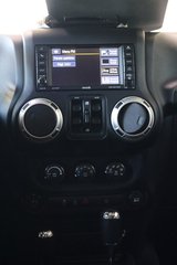 Jeep Wrangler Unlimited Sahara 2 TOITS CERTIFIÉ INSPECTÉ AUTOMATIQUE 2017 à Montréal, Québec - 5 - w320h240px