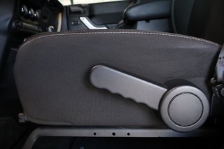 Jeep Wrangler Unlimited Sahara 2 TOITS CERTIFIÉ INSPECTÉ AUTOMATIQUE 2017 à Montréal, Québec - 6 - w320h240px