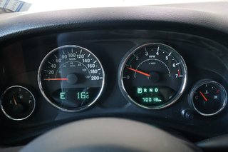 Jeep Wrangler Unlimited Sahara 2 TOITS CERTIFIÉ INSPECTÉ AUTOMATIQUE 2017 à Montréal, Québec - 4 - w320h240px