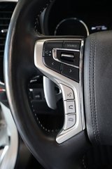 2020 Mitsubishi OUTLANDER PHEV in Montreal, Quebec - 13 - w320h240px