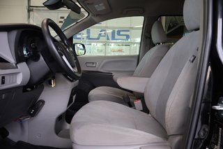 2018 Toyota Sienna in Montreal, Quebec - 2 - w320h240px