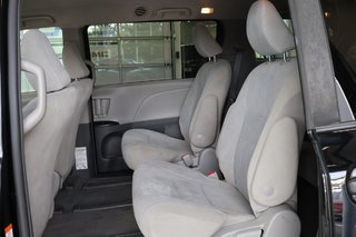 2018 Toyota Sienna in Montreal, Quebec - 18 - w320h240px