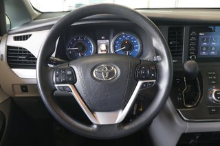 2018 Toyota Sienna in Montreal, Quebec - 10 - w320h240px