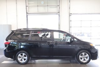 2018 Toyota Sienna in Montreal, Quebec - 23 - w320h240px