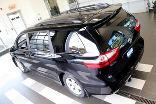 2018 Toyota Sienna in Montreal, Quebec - 19 - w320h240px