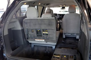 2018 Toyota Sienna in Montreal, Quebec - 22 - w320h240px