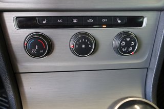 2017 Volkswagen Golf in Montreal, Quebec - 13 - w320h240px