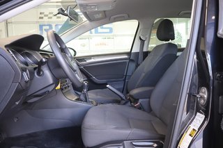 2017 Volkswagen Golf in Montreal, Quebec - 2 - w320h240px