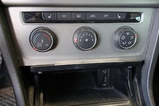 2017 Volkswagen Golf in Montreal, Quebec - 13 - w320h240px