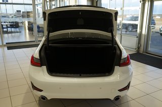 2022  3 Series 330i xDrive in Leduc, Alberta - 5 - w320h240px